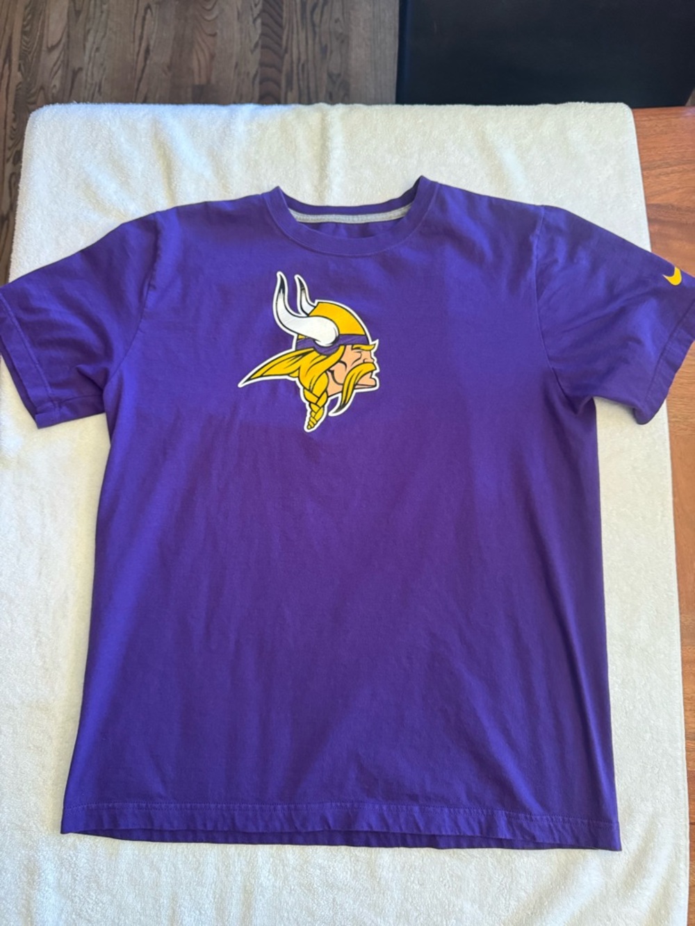Nike Minnesota Vikings Crewneck T-Shirt. Great condition. Size L.